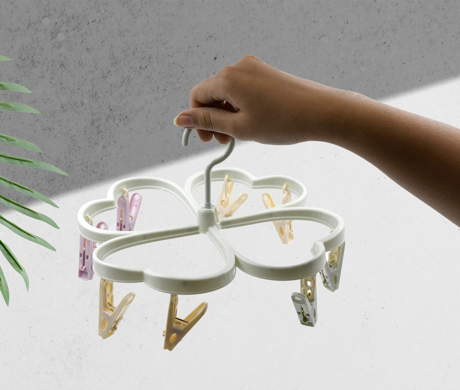 Laundry drying rack with 8 clips for various clothes