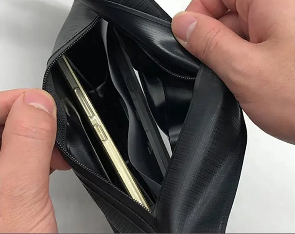 Arm pouch case for cellphones, sports running armband.