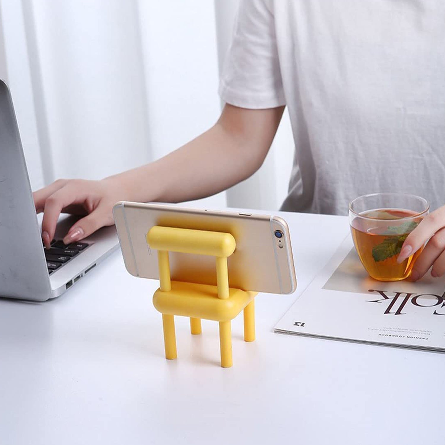 Mini Chair-Style Mobile Holder