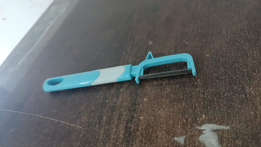 Multifunction Peeler and Slicer with Handle