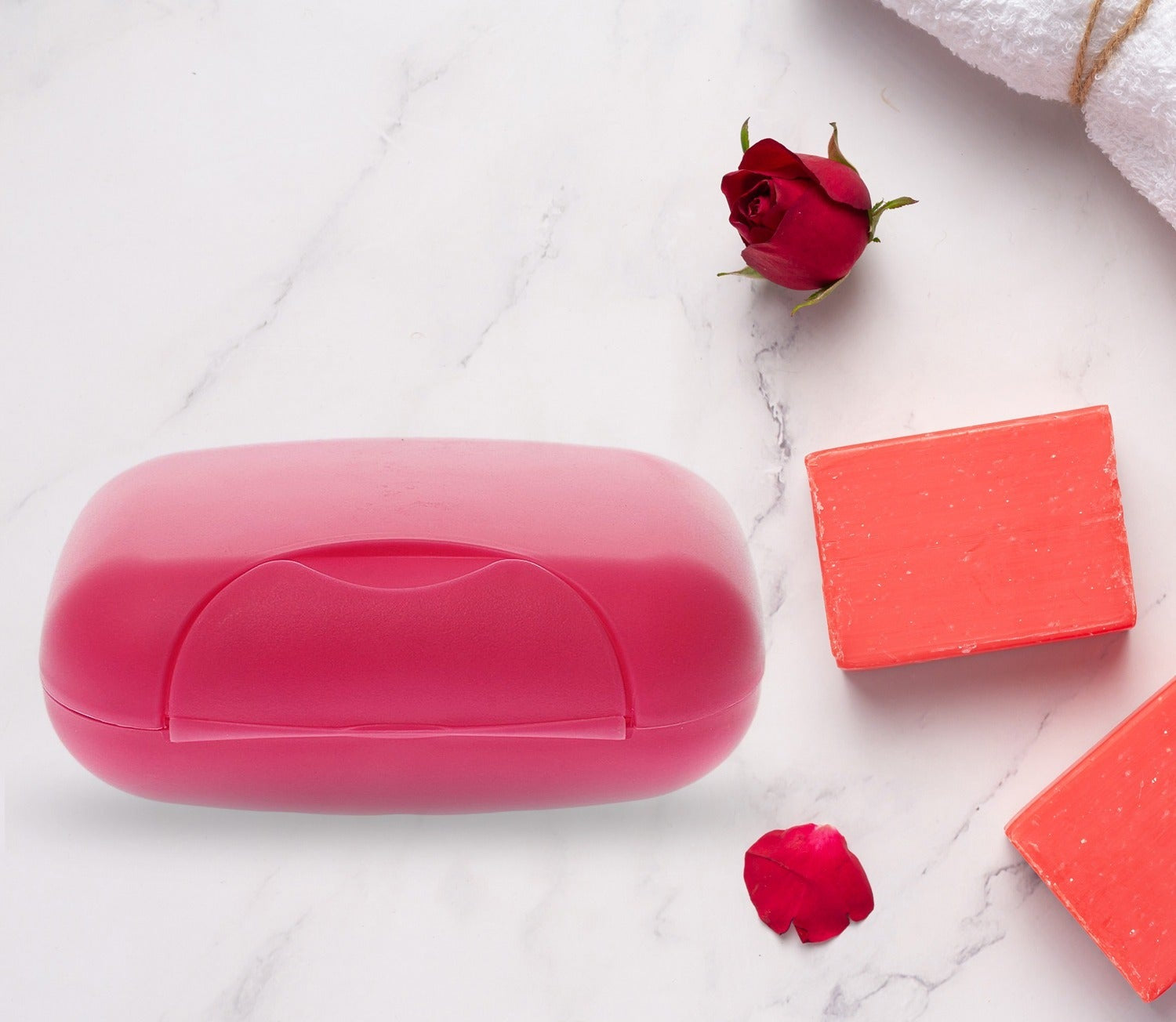 Leak-proof soap dish for travel use