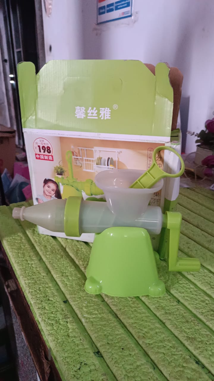 Plastic Fruit and Vegetable Juicer - Manual